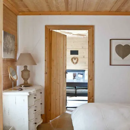 아파트 Snug Apartment In Chamonix Mont Blanc With Balcony *
