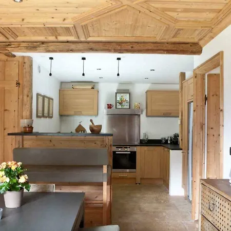 아파트 Snug Apartment In Chamonix Mont Blanc With Balcony